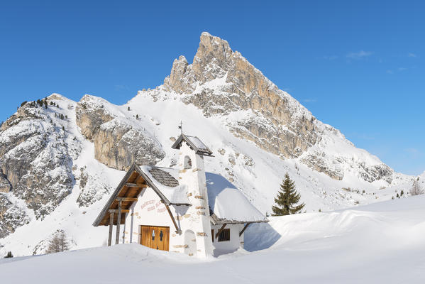 Church on the Falzarego pass in winter
Europe, Italy, Veneto, Belluno district, Falzarego pass