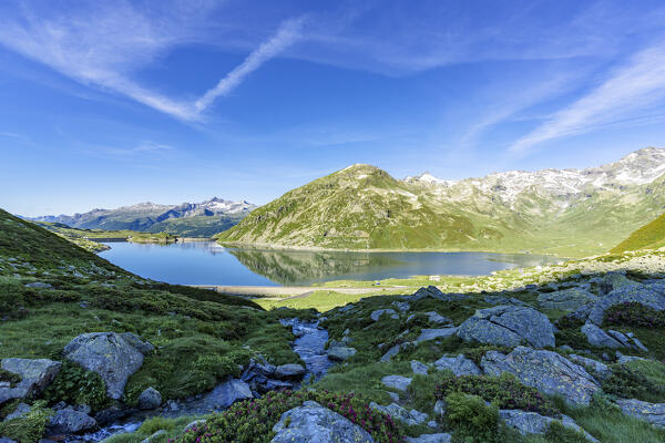 Lake Montespluga surrounded by mountain peaks, Madesimo, Valle Spluga, Valtellina, Lombardy, Italy