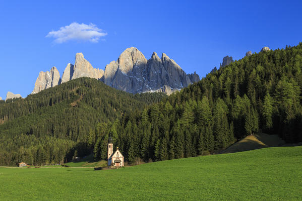 The Church of Ranui and the Odle group in the background. St. Magdalena Funes Valley Dolomites South Tyrol Italy Europe