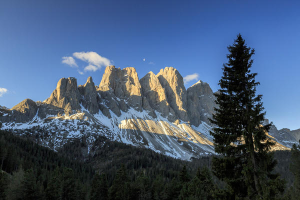 The group of Odle and its peaks at sunrise.  St. Magdalena Funes Valley South Tyrol Dolomites Italy Europe