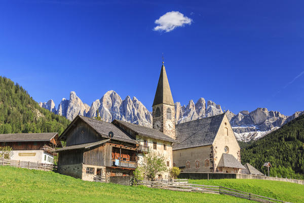 The Church of Ranui and the Odle group in the background. St. Magdalena Funes Valley Dolomites South Tyrol Italy Europe