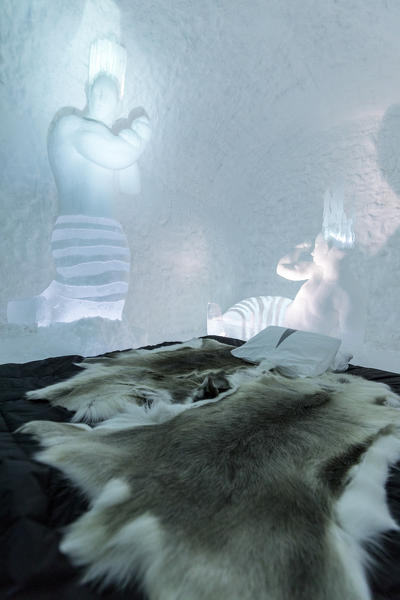 Double bed and sculptures, Ice Hotel, Jukkasjarvi, Norrbotten County, Lapland, Sweden