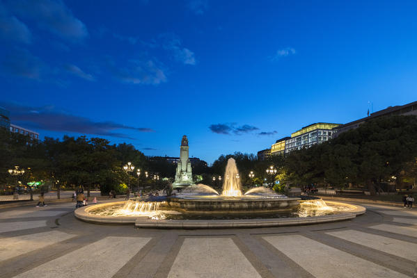 Fountain and Cervantes monument in the background, Plaza de Espana, Madrid, Spain
