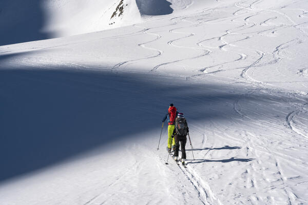 Ski touring to the Col Serena (Saint-Rhémy-en-Bosses, Gran San Bernardo Valley, Aosta province, Aosta Valley, Italy, Europe) (MR)