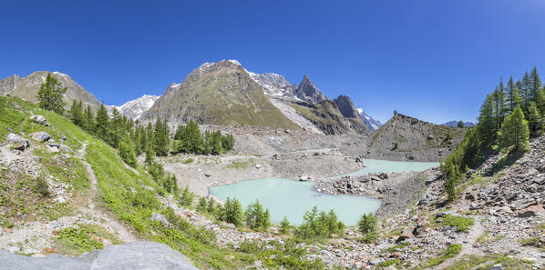 Panoramic view of the Mont Blanc Massif from the Miage Lake (Miage Lake, Veny Valley, Courmayeur, Aosta province, Aosta Valley, Italy, Europe)