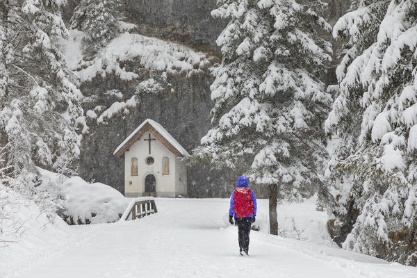 A girl is walking inside the Sottoguda Serrai Gorge at the foot of Marmolada (Sottoguda, Rocca Pietore, Belluno province, Veneto, Italy, Europe) (MR)