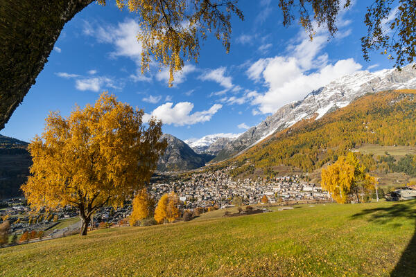 Bormio village in the mountains during autumn colours, Sondrio district, Lombardy, Alps, Italy, Europe.