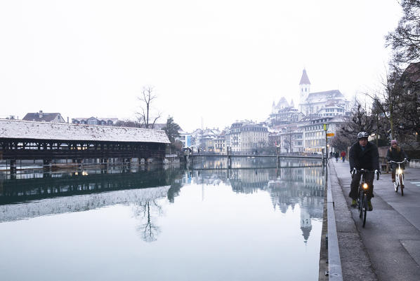 Cyclists along the Aare river. Thun, Canton of Bern, Switzerland, Europe.