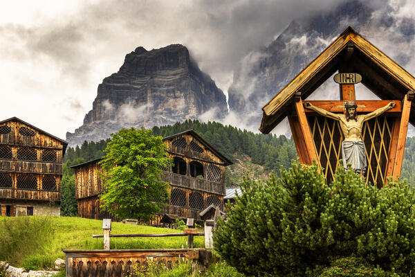 Traditional rustic wooden houses in the village of Coi in Val di Zoldo,  with Mount Pelmo behind. Zoldo valley, Cadore, Belluno province, Veneto, Italy, Europe.