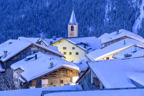 Dusk at the village of Latsch, Bergun, Albula Valley, District of Prattigau/Davos, Canton of Graubünden, Switzerland, Europe.