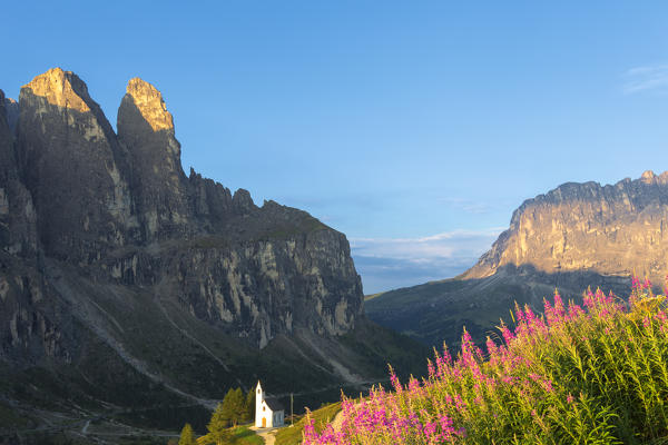 San Maurizio Chapel. Gardena Pass, Gardena Valley, Dolomites, South Tyrol, Italy, Europe.