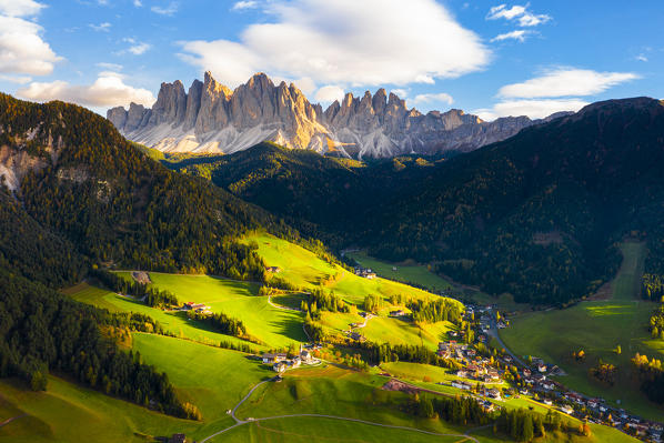 St. Magdalena, Funes Valley, Bolzano, South Tyrol, Trentino Alto Adige, Italy. St. Magdalena village with the Odle Dolomites Group in the background.