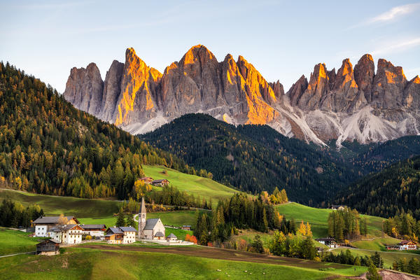 St. Magdalena, Funes Valley, Bolzano, South Tyrol, Trentino Alto Adige, Italy. St. Magdalena village with the Odle Dolomites Group in the background.
