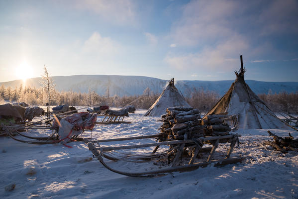 Nomadic reindeer herders camp.  Polar Urals, Yamalo-Nenets autonomous okrug, Siberia, Russia