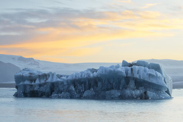 Icebergs during a summer sunset, Jokulsarlon Glacier Lagoon, Austurland, Eastern Iceland, Iceland, Europe