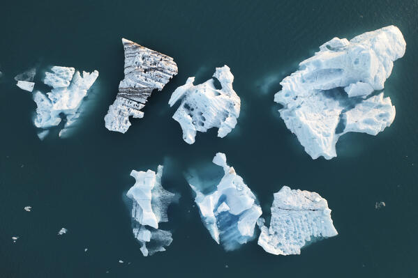 Icebergs during a summer sunset, Jokulsarlon Glacier Lagoon, Austurland, Eastern Iceland, Iceland, Europe
