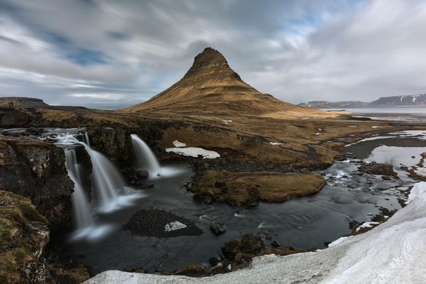 
Kirkjufellsfoss and Kirkjufell mountain, Grundafjord, Vesturland, Western Iceland, Europe