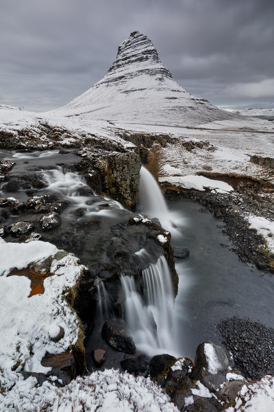 
Kirkjufellsfoss and Kirkjufell mountain, Grundafjord, Vesturland, Western Iceland, Europe