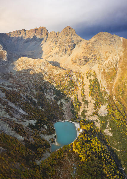 Punra Rosalba, Cima del Duca and Lagazzuolo lake from above at sunrise during autumn, Valtellina, Valmalenco, Sondrio, Lagazzuolo Alp, Lombardy, Italy, Europe
