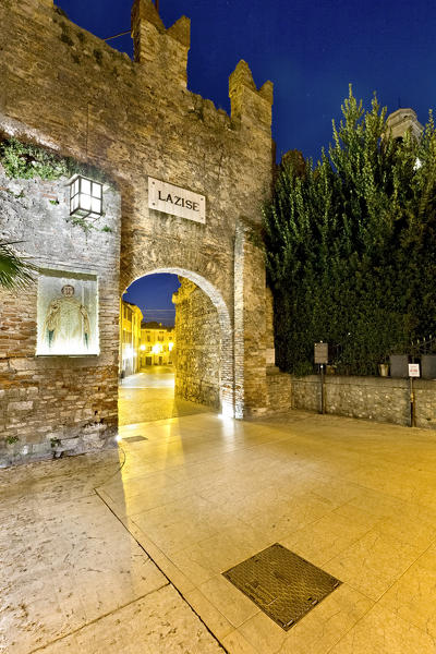 The San Zeno gate in the medieval walls of Lazise on Lake Garda. In the recess is painted the image of San Marco, protector of the Republic of Venice. Verona province, Veneto, Italy, Europe.