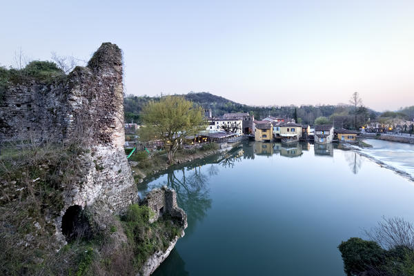 The medieval walls of the Visconteo bridge and the hamlet of Borghetto sul Mincio. Verona province, Veneto, Italy, Europe.