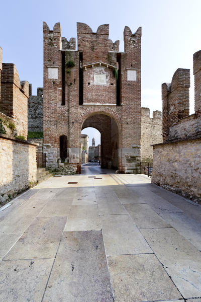 The Aquila gate at the medieval town of Soave. Verona province, Veneto, Italy, Europe. 