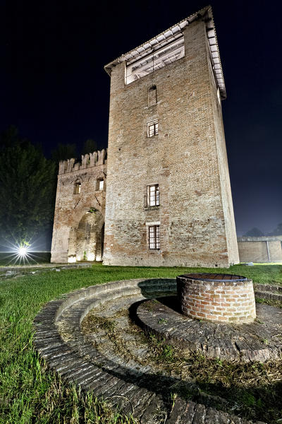 The Sparafucile fortress is a medieval military building in Mantova. It was inserted by Andrea Mantegna in 1462 in the painting 