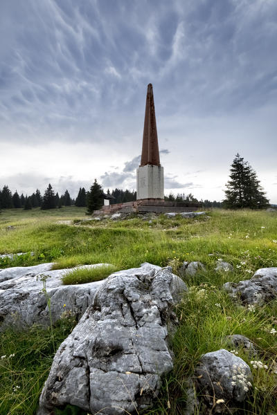 Mount Zebio: the obelisk of the Scalambron mine. In this place is set the Great War novel 