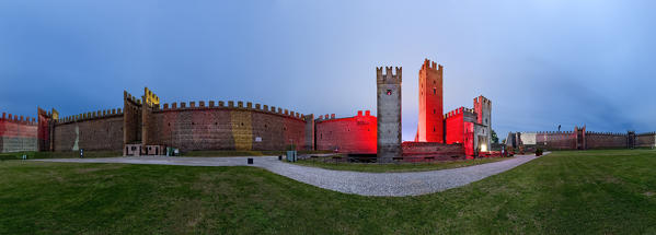 Night on the walled perimeter of the Scaliger castle of Villafranca di Verona. Verona province, Veneto, Europe, Italy.