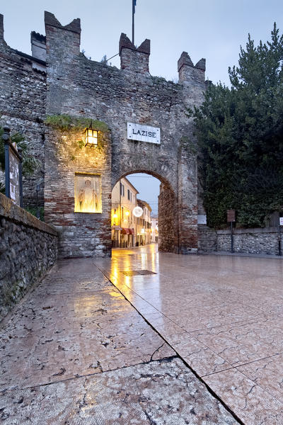 The San Zeno gate is an entrance to the fortified town of Lazise on Lake Garda. Verona province, Veneto, Italy, Europe.