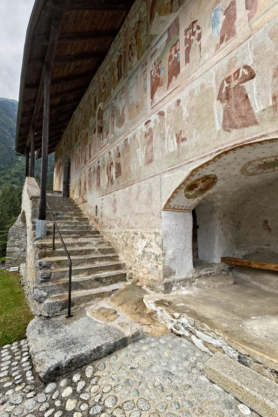 Facade of the medieval Santo Stefano church with the paintings of Simone II Baschenis. Carisolo, Rendena Valley, Trento province, Trentino Alto-Adige, Italy, Europe.