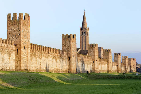 Montagnana: the walls are one of the best preserved examples of medieval military architecture in Europe. Padova province, Veneto, Italy, Europe.