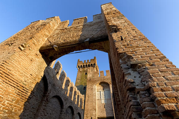 Montagnana: walls and tower of the Rocca degli Alberi (Fortress of trees). Padova province, Veneto, Italy, Europe.