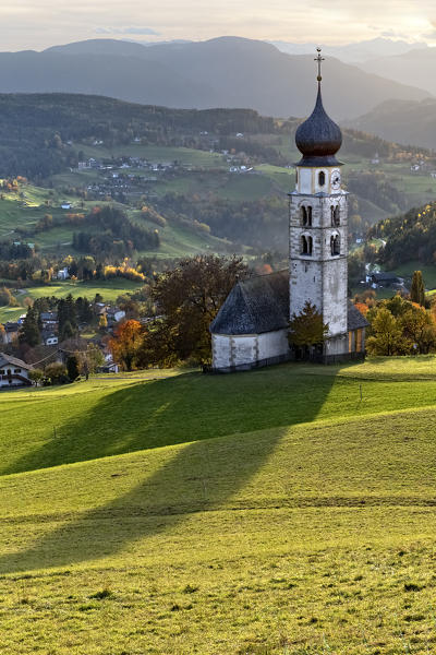 The San Valentino church and the Siusi Alp in autumn. Castelrotto, Bolzano province, Trentino Alto-Adige, Italy, Europe. 