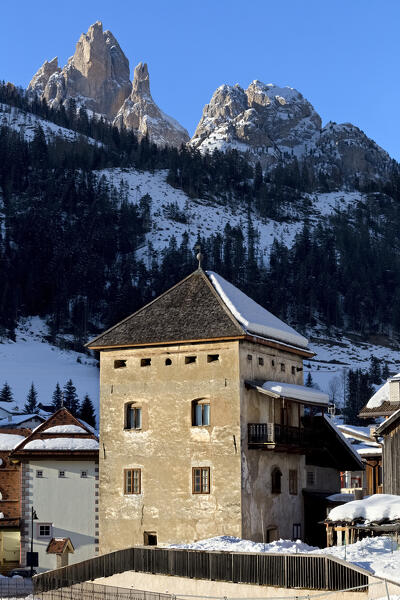 The Pozza tower is a 17th century building in the village of Pozza di Fassa and in front of the Dolomite peaks. San Giovanni di Fassa, Fassa Valley, Trento province, Trentino Alto-Adige, Italy, Europe. 