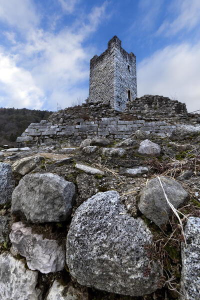 The keep and ruined walls of Restor Castle. Duvredo, Comano Terme, Trento province, Trentino Alto-Adige, Italy, Europe. 