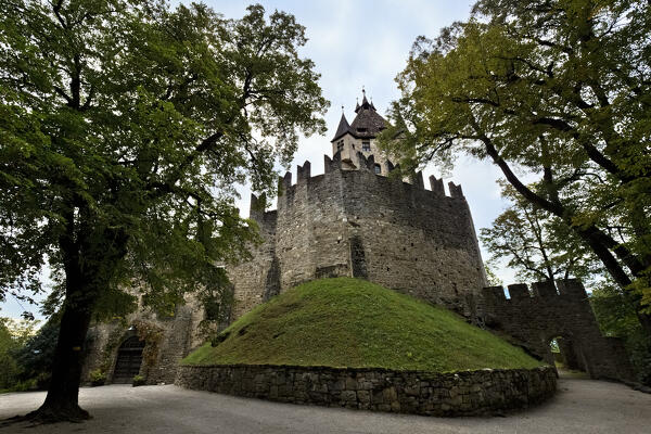 The imposing medieval walls of Enn Castle. Montagna/Montan, Bolzano province, Trentino Alto-Adige, Italy, Europe.