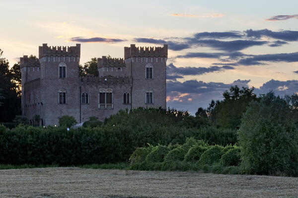 The medieval castle of Bevilacqua was transformed in 1532 into a noble residence by the architect Michele Sanmicheli. Bevilacqua, Verona province, Veneto, Italy, Europe. 