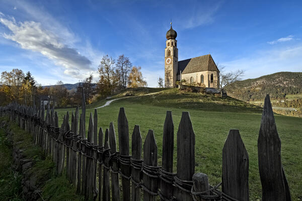 The Gothic-Romanesque church of St. Constantine (St. Konstantin). Fiè allo Sciliar (Völs am Schlern), South Tyrol, Italy.