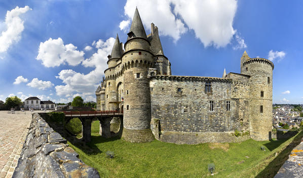 Gatehouse and Saint-Laurent Tower of the Vitré castle, Ille-et-Vilaine department, Brittany, France.