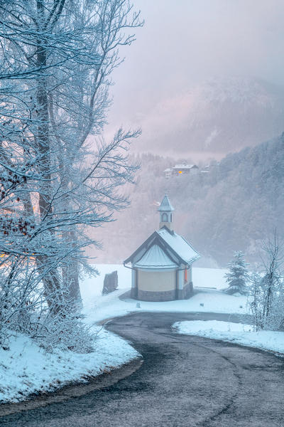 Chapel Kirchleitn at Berchtesgaden in winter, Berchtesgadener Land district, Upper Bavaria, Bavaria, Germany