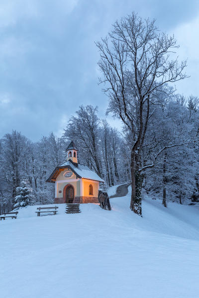 Chapel Kirchleitn at Berchtesgaden in winter, Berchtesgadener Land district, Upper Bavaria, Bavaria, Germany