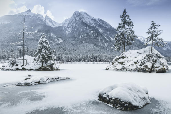 Winter at Hintersee lake with Hochkalter mountain, Hintersee, Berchtesgaden, Bavaria, Germany