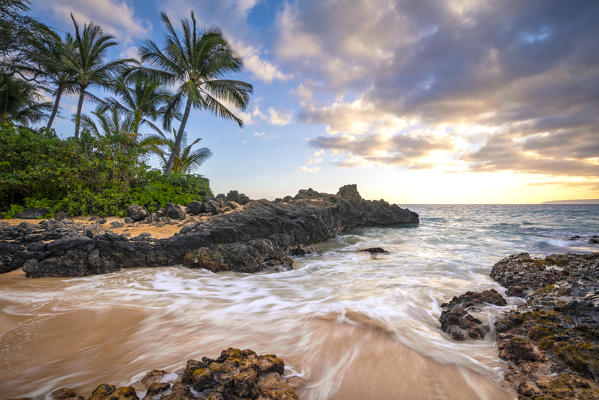 Sunset in Makena beach, Makena beach park, Maui island, Hawaii, USA