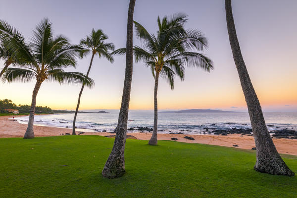 Sunrise in Kihei beach, Maui island, Hawaii, USA