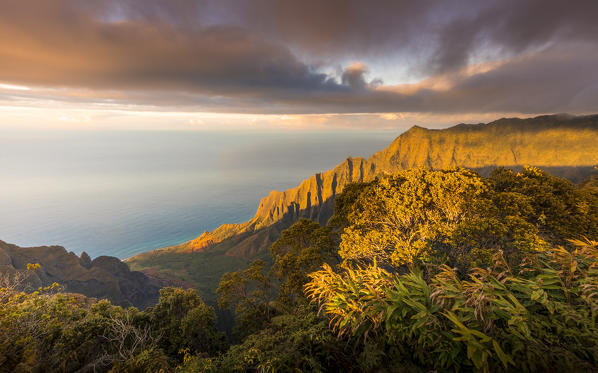 Na Pali coast, Kauai island, Hawaii, USA