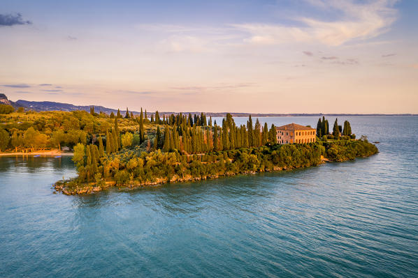 The sunset at Punta San Vigilio, an historic Pope residence on the eastern side of Garda Lake. Punta San Vigilio, Garda Lake, Veneto, Italy