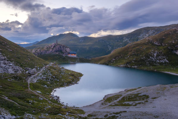 Dusk at Volaia Lake with the Wolayerseehutte, Carnic Alps, Lesachtal, Carinthia, Austria.