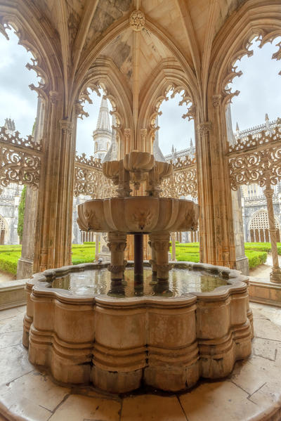 The Lavabo in the Royal Cloister (Claustro Real) of the Batalha Monastery (Mosteiro da Batalha), Batalha municipality, Leiria district, Estremadura province, Portugal.