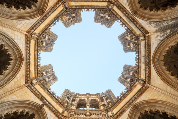 The upper part of Unfinished Chapels (Capelas Imperfeitas) with the missing ceiling, Batalha Monastery (Mosteiro da Batalha), Batalha municipality, Leiria district, Estremadura province, Portugal.